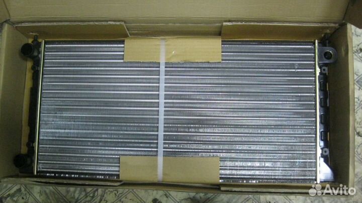 Радиатор охлаждения VW Passat B3 / B4 630х322
