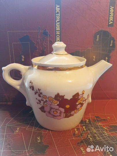 Фарфоровый чайник