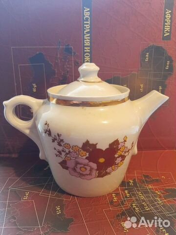 Фарфоровый чайник