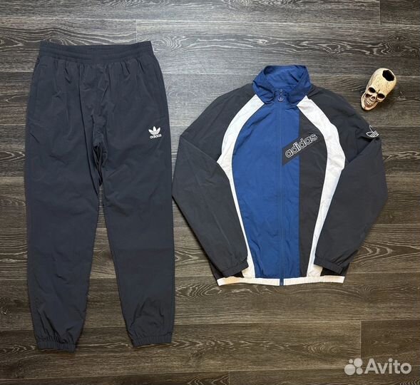 Спортивный костюм adidas