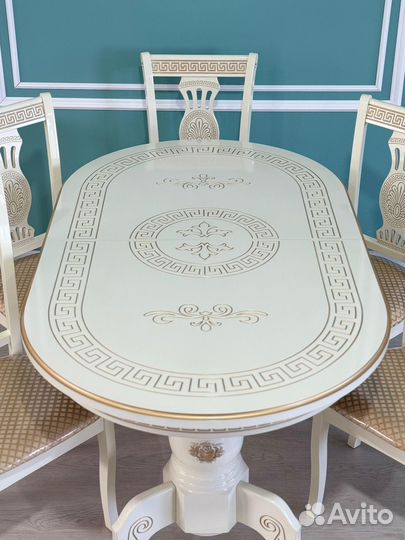 Стол и стулья