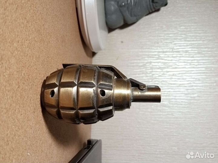 Турбозажигалка:требует заправки газом