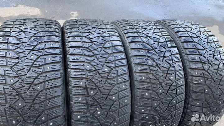 Bridgestone Blizzak Spike-02 245/40 R19