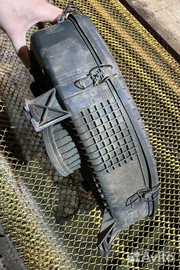 Корпус воздушного фильтра Renault Logan 1.4