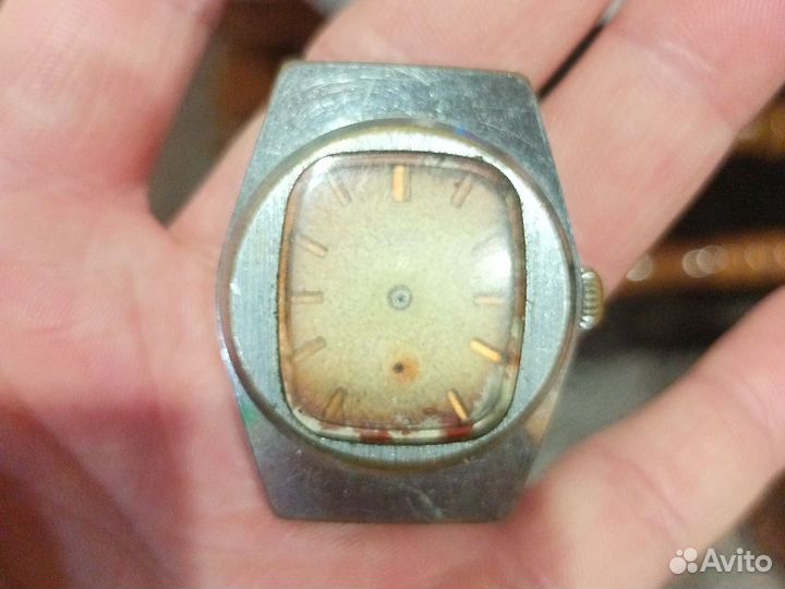 Часы зим и молния