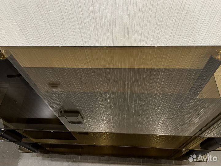 Журнальный столик из стекла