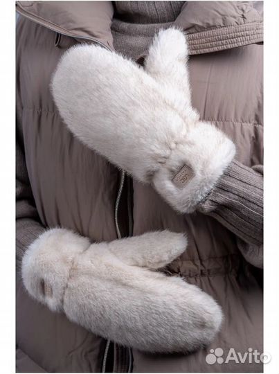 Варежки меховые женские UGG