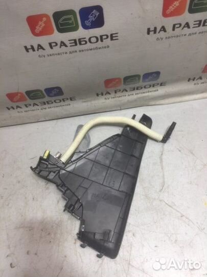 Накладка на консоль между сиденьями передняя левая