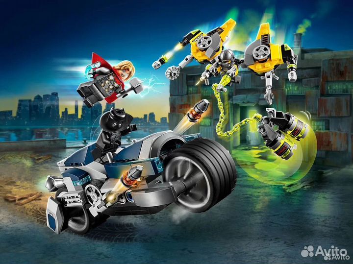 Marvel Super Heroes (Атака на спортбайке - 76142)