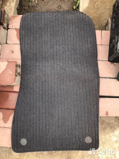 Продаю комплект ковриков mercedes 211