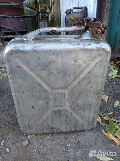 Канистра металлическая