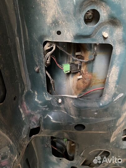 Крышка багажника mazda 323