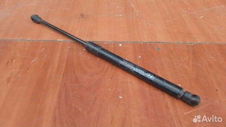 Амортизатор двери багажника Hyundai Santa Fe CM