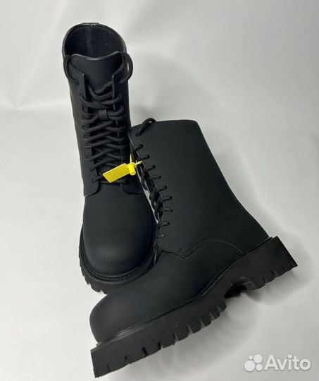 Balenciaga steroid boots на руках