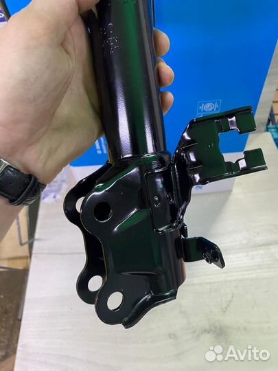 Амортизатор газовый передний Nissan Almera N16