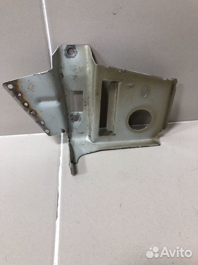 Кронштейн правый передней панели Daewoo Nexia
