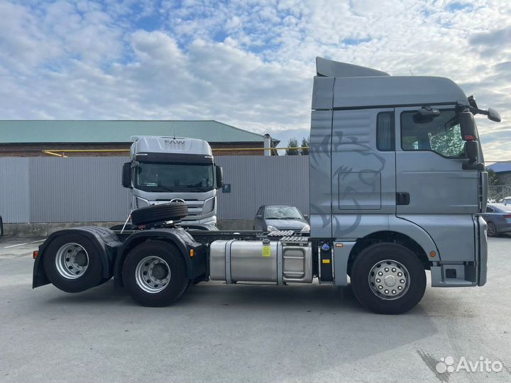 Sitrak ZZ4256V364HE, 2023