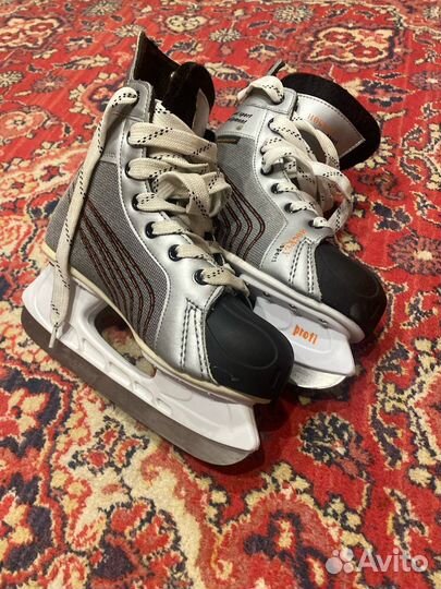 Коньки хоккейные