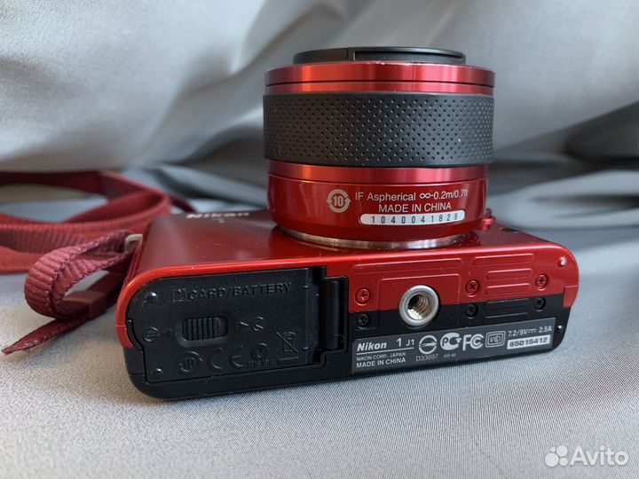 Компактный фотоаппарат Nikon 1 j1