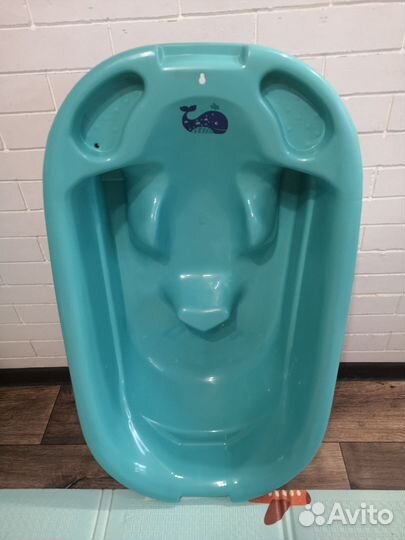 Ванночка для купания с горкой и сливом