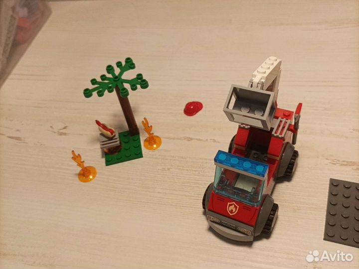 Lego City 60212 пожарные и 60239 полиция