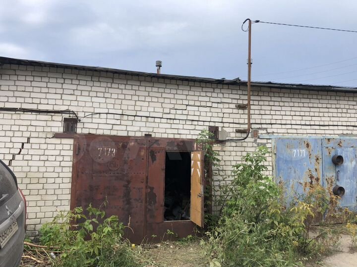 Гараж, > 30 м²