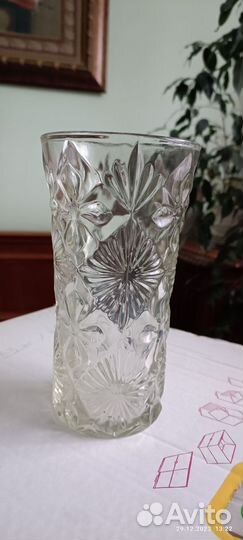 Стеклянная ваза
