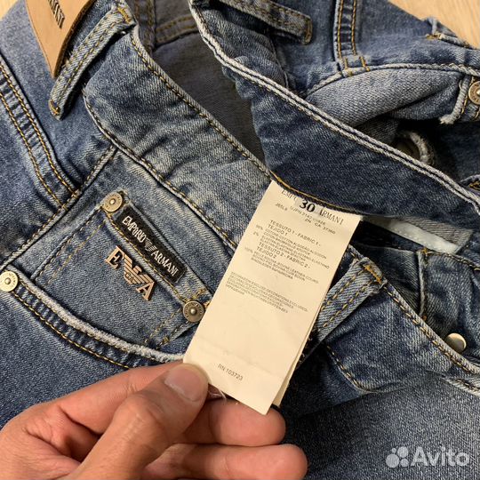 Джинсы Armani