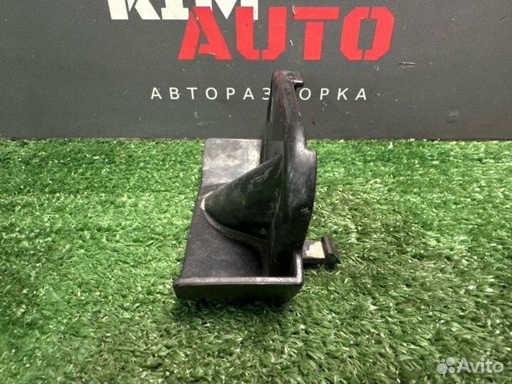 Накладка(кожух) замка капота Skoda Yeti 1.4 caxa