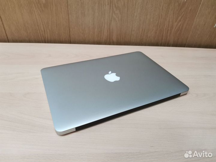 Macbook Air 13, Early 2015 i5 / 8Gb