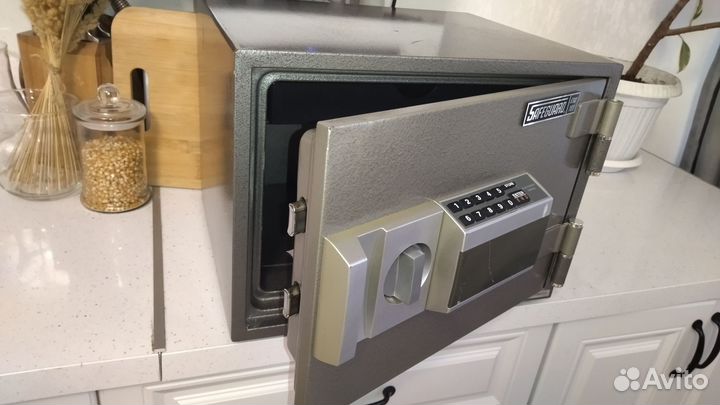 Сейф отличный