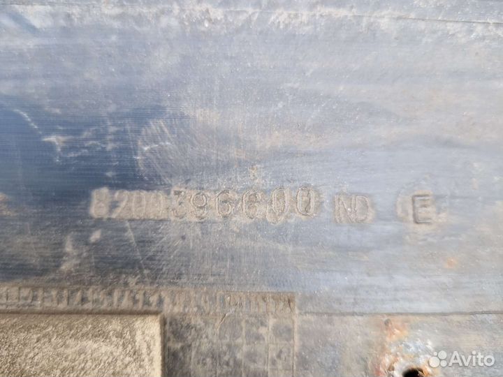 Бампер передний 8200396600 opel Movano