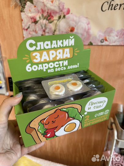 Шоколадные яйца с игрушкой, чупа чупсы и др