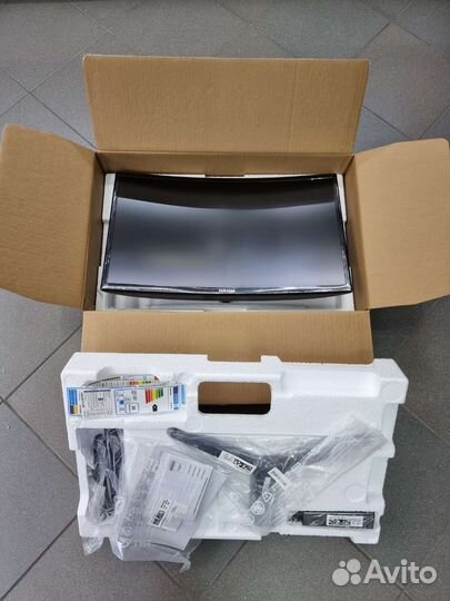 Монитор Samsung C24F396FHI