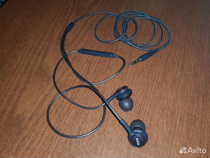 Наушники с микрофоном