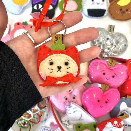 Значки пины брелоки из фетра