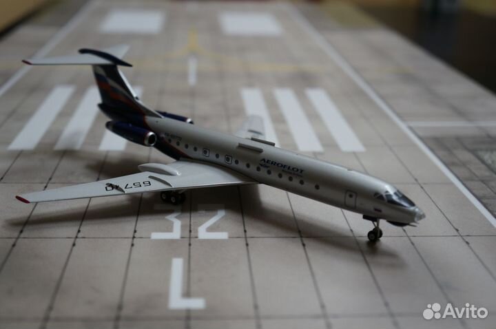 Модель самолета Ту-134 в масштабе 1:200