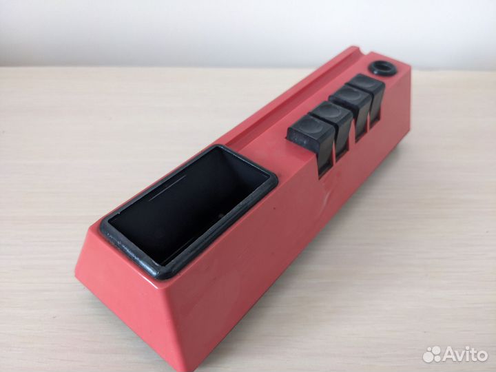 Механический кнопочный календарь 