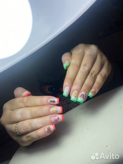 Маникюр с покрытием лаком