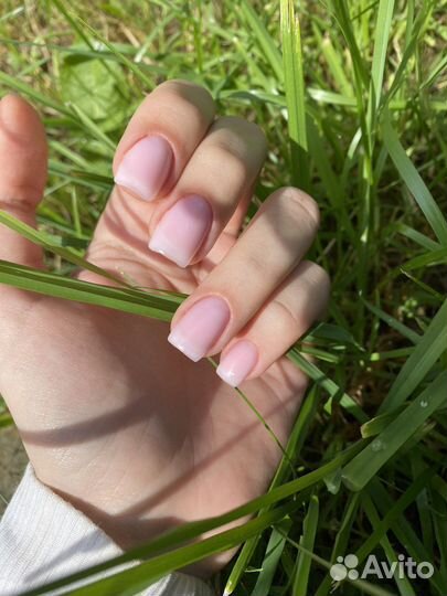 Модель на маникюр с покрытием гель лак