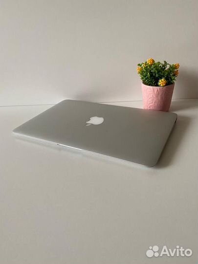 Apple MacBook Air 11 core i-5