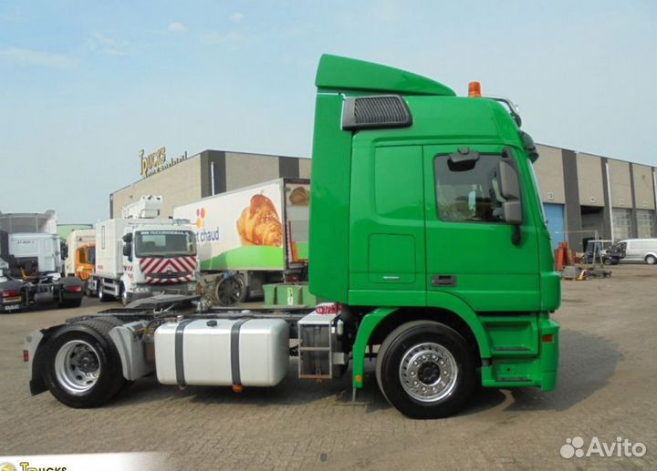 Pазбираем грузовик Mercedes-Benz Actros mpiii 2009