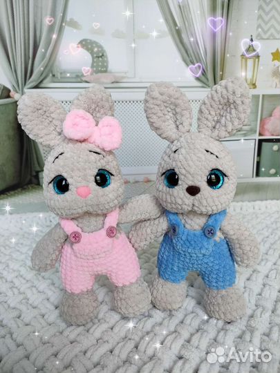 Вязаная плюшевая игрушка зайка (зайчик)