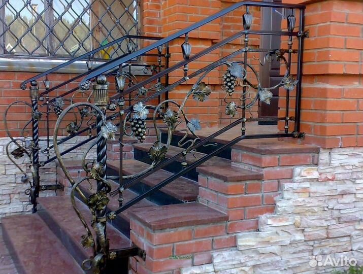 Кованая лестница на чердак