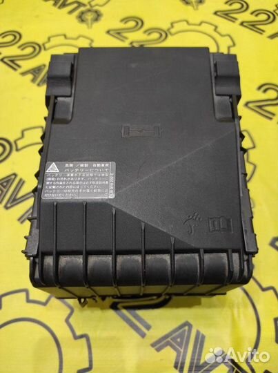 Блок предохранителей под капот Volkswagen Tiguan