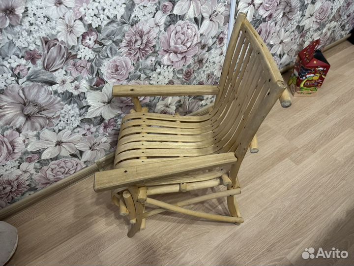 Деревянный стул для ребенка