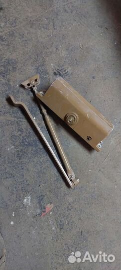 Доводчик входной двери