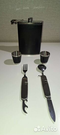 Новый, набор: фляжка с рюмками и приборами