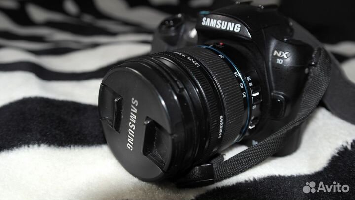 Беззеркальная камера Samsung nx10