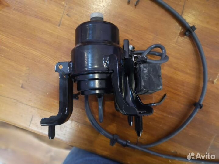 Подушка опора двигателя Toyota Camry v70 Rav4 50